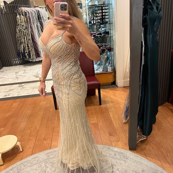 NWT Size 6 pageant/ wedding/ prom gown - Picture 7 of 11